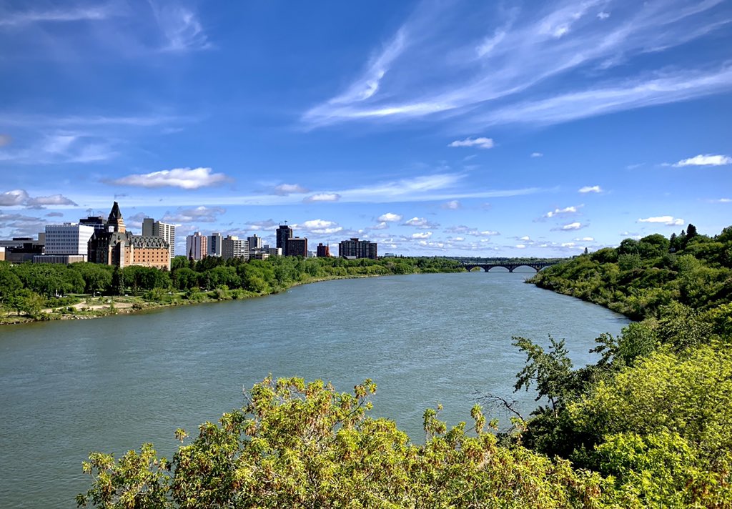 Devin_Heroux's tweet photo. This is one of my favourite views in all of Canada — looking across the South Saskatchewan River from the Broadway Bridge in Saskatoon. 

I walked across this bridge for my first-ever CBC gig. A lot of great memories here. https://t.co/mdLcyPjORY