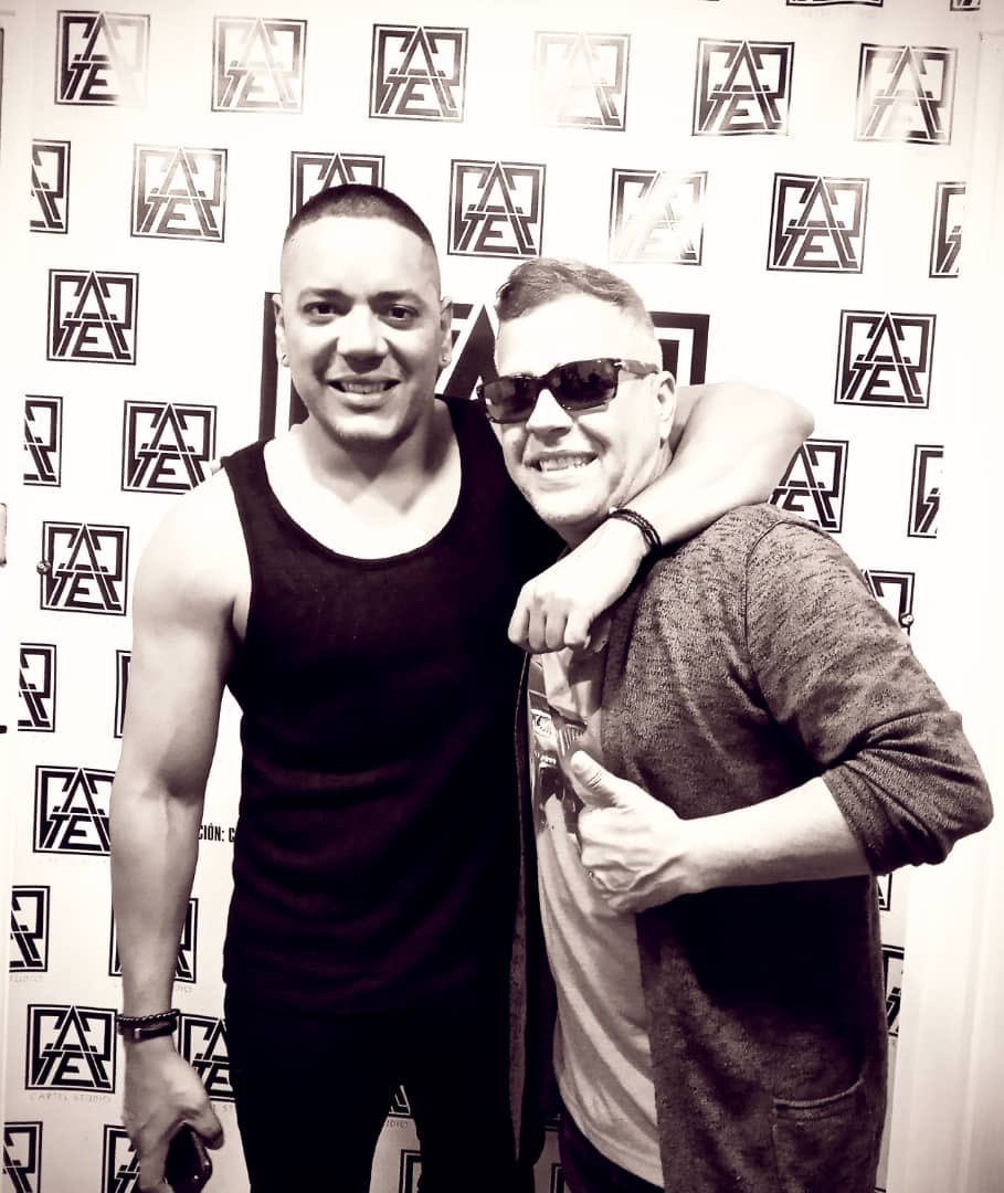 AlainDOficial's tweet photo. Mi gente linda😉 
Con este #tbt junto a mi amigo Wil Campa en El Cartel, les dejo una propuesta 

¿ Les gustaría conversar conmigo en directo por #videoconferencia? 

¿ Qué días y horarios son los mejores para ustedes ?
 
Los leo en los #comentarios!!! https://t.co/3H3dkReI1a
