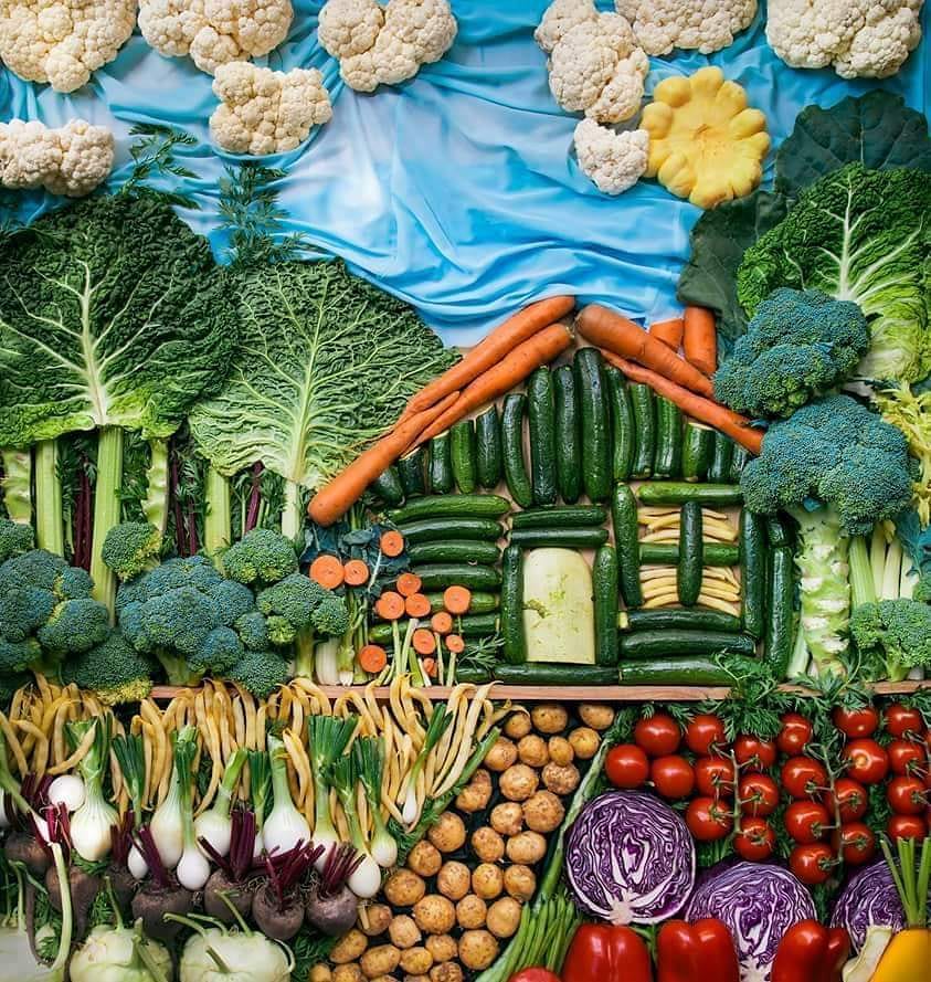 SimonaFosterVA's tweet photo. I just started a vegetable diet and found this adorable art project😅 very inspirational😂
#art #artistsupportpledge #arttherapy #artist #artlife #colour #blogger #iloveart #artwork #dietfood #diet #vegetables #vegetarianrecipes https://t.co/0wyOtURajs