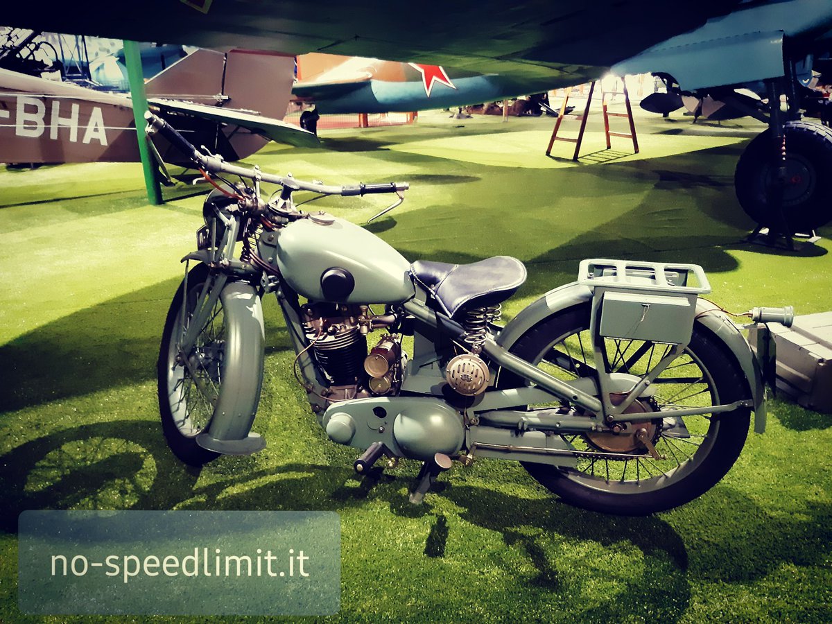 NoSpeedLimit_it's tweet photo. The L-8: an unlicensed copy of the 1940s British production #BSAM20 with some modifications was started by In the Leningrad Motorcycle Plant. https://t.co/RGp5rsNvIj