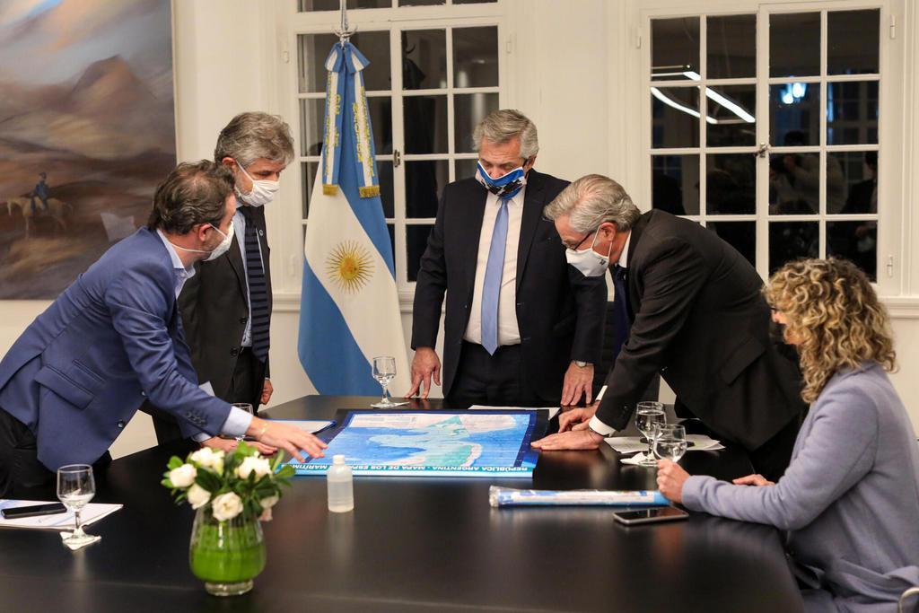 MartinMartnz's tweet photo. El Presidente enviará tres proyectos de ley para darle estatus de política de Estado al reclamo argentino de soberanía sobre las Malvinas https://t.co/mqebHz7Ec6 https://t.co/qHJS9RMQaK