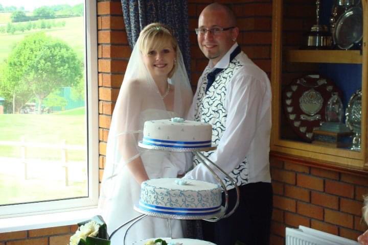 After celebrating our 10yr Wedding anniversary, I have just sent this photo to <a href="/ManUtd/">Manchester United</a> for consideration to be used in the fan mosaic 

Be a nice thought not being able to be at a game, having this special photo being used 👹 #MUFC