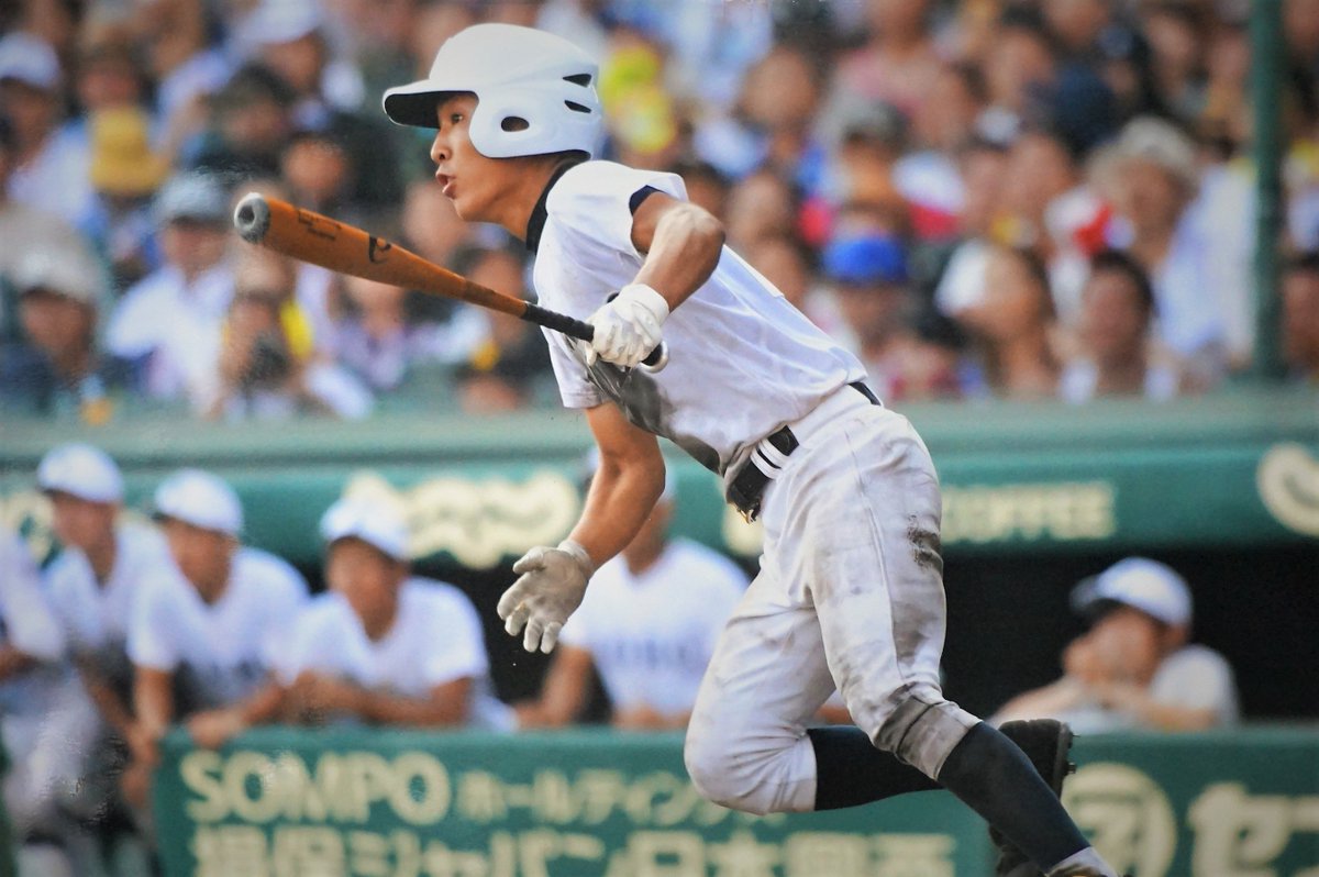 Beisbol_honjo's tweet photo. 愛知大学 鈴木理央 (4年) 二塁手
2016夏 甲子園 東邦－八戸学院光星
9－5と4点差で向かえた9回裏
いつしか球場全体がタオルを回し 東邦の逆転を願い大声援を送る光景はまさに甲子園の魔力
奇跡の大逆転劇は鈴木理央のサヨナラ打で決着
後世に語り継がれる 甲子園球史に残る一戦
#愛知大学 #東邦 https://t.co/MxTqSnHIv0