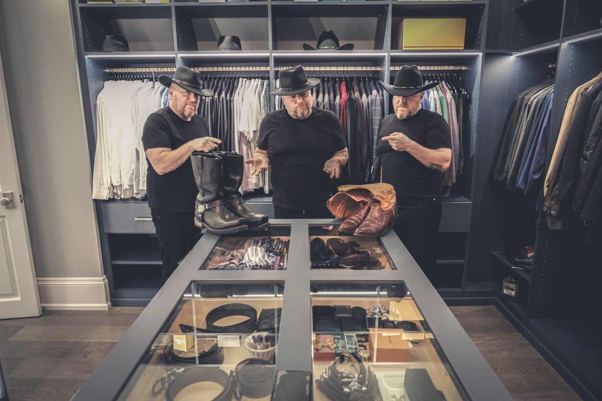 Left or right? We can’t decide 🤠 #nascar #fastlife #dailycars #becauseracecar #americanmuscle #nascardriver #race #nascarracing #racecar #nascarfans #raceday