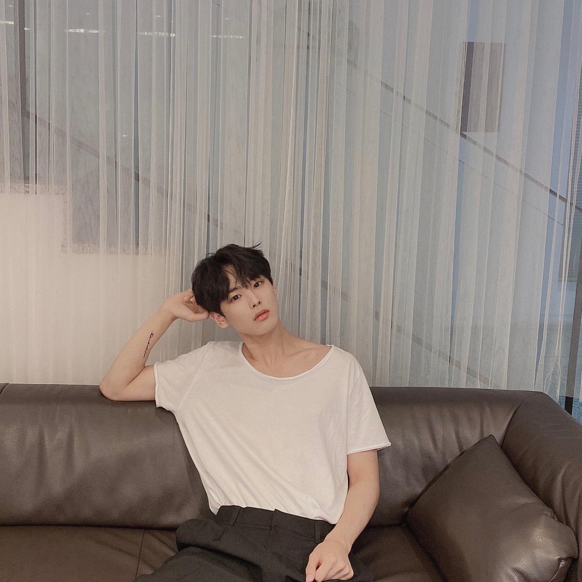 sb_1211's tweet photo. คืองี้นะตรงแขนนั้นมันคืออะไร? https://t.co/iKNbHsMUSH