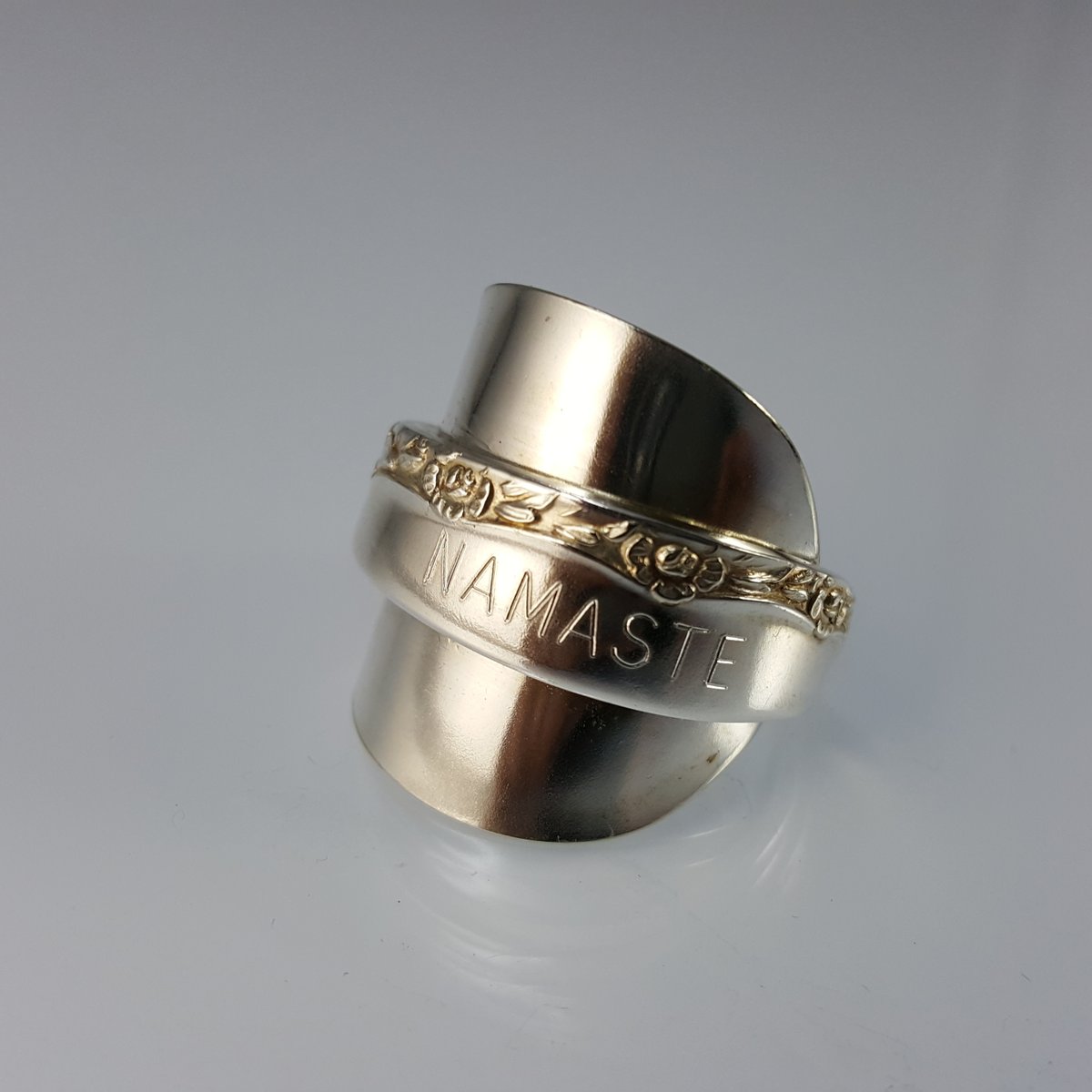 lostandforged's tweet photo. Hey Doug here, 
I have variety of upcylced materials that I transformed into unique jewelry using traditional metalsmith techniques!
Please take a look at both of the links below! 
Thank you for the support!  

https://t.co/3YwpycV33F https://t.co/4UNDZnVlBT
