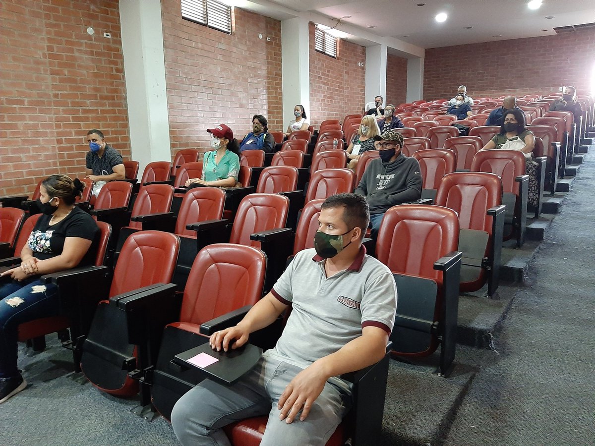 comunicesar's tweet photo. Se realiza primer  acercamiento con dueños de Hoteles y restaurantes cumpliendo  con todos los protocolos de seguridad con la administración municipal. Pensando en la reactivación del sector. #guatapeemprende #guatape #guatapemidestinoseguro https://t.co/t6CI38fpLi