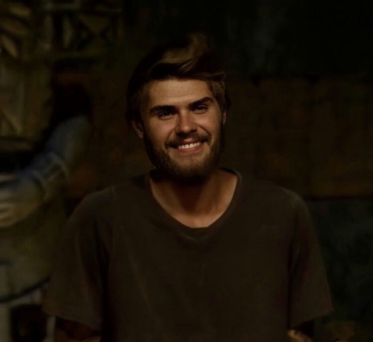 Taga dörtlü fotoğraflar atalım

ZafereVarış ŞampiyonBarış