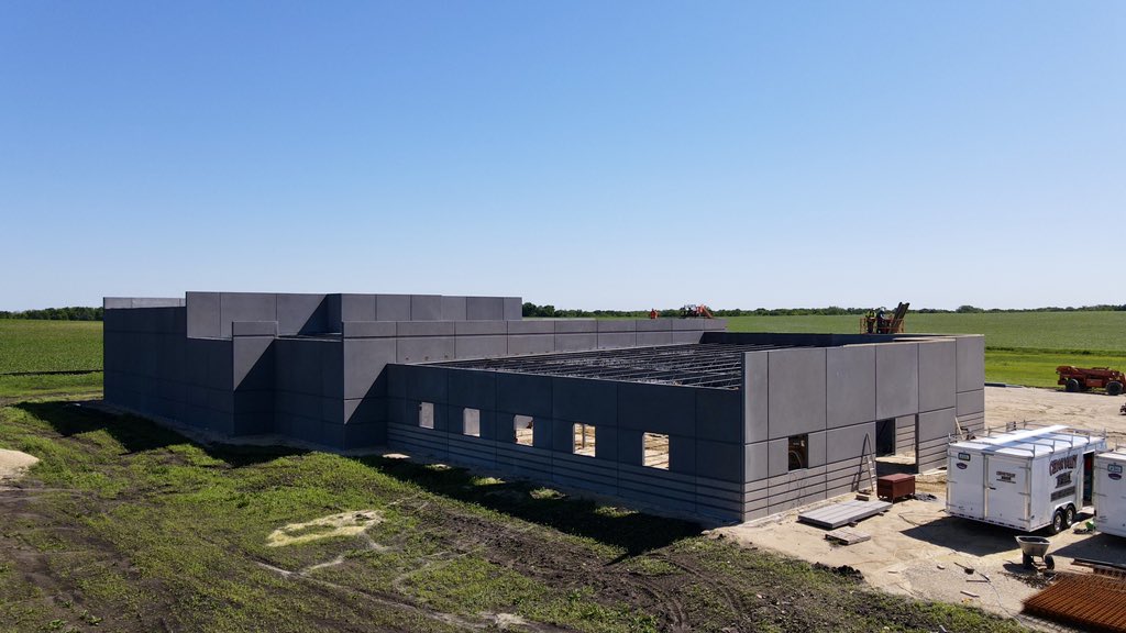 apc_precast's tweet photo. Delaware County Sheriff’s Office &amp; Jail is coming along! All precast panels have been set. Now on to the next phase of construction!  @WConstruct_LLC #howprecastbuilds #APCpanels #PCIMidwest #APCprecast https://t.co/R6VQ8QZ1ax