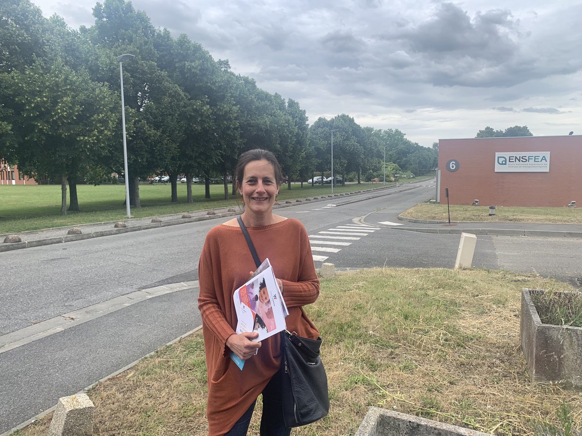 GCognard's tweet photo. Réception de dons de la part d’auzevillois et visite du centre de mise à l’abri @_FranceHorizon sur le site de l’@ENSFEA_Toulouse de Mme Rennes adjointe commission de la cohésion sociale de la mairie d’auzeville-Tolosan. Merci du soutien https://t.co/pGhiY7BiQZ