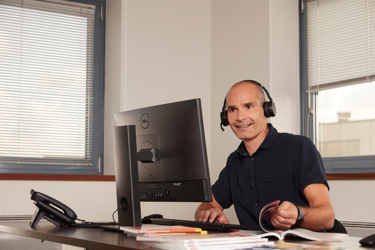 Vous avez des questions, voire des difficultés concernant votre orientation ? Les conseillers/ères Onisep du service gratuit d’aide personnalisée  "Mon orientation en ligne" 
 sont à votre écoute pour vous accompagner.
monorientationenligne.fr
<a href="/FAB/">Fab</a> <a href="/education_gouv/">Ministère Éducation nationale</a>