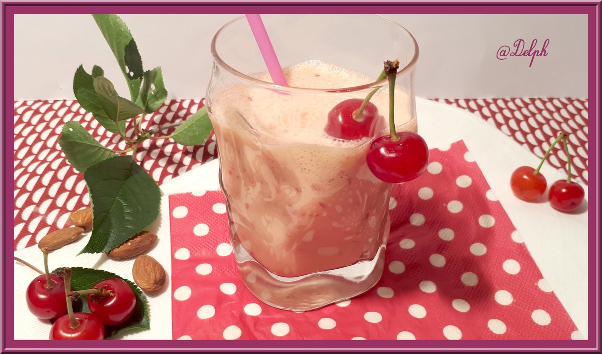 b_djm's tweet photo. Pour mon goûter je me suis fait un milkshake aux cerises du jardin.
La recette https://t.co/lIZ7HHSib8 https://t.co/hxl3whHVNr