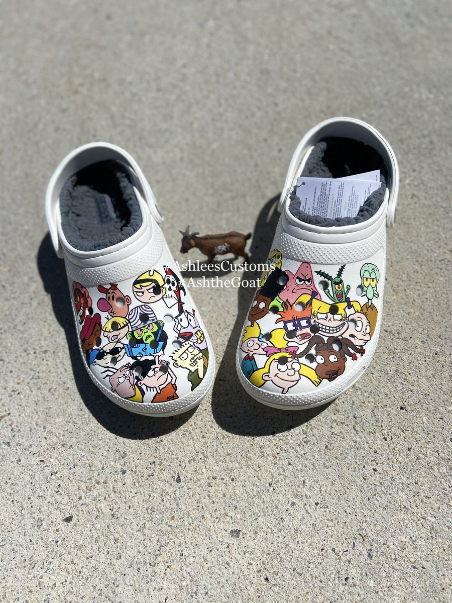 AshtheGoat1_'s tweet photo. It’s been a minute, but I’m always painting. Here’s a pair of #CustomCrocs that I love 🤗😍 #90snostalgia #AshleesCustoms #AshtheGoat https://t.co/L8bKyc2fhx