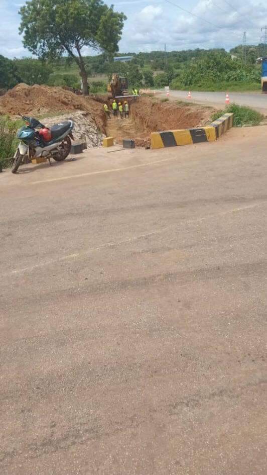 DRhdp's tweet photo. #Travaux de #réhabilitation de l’axe
#Bouaké <----> #Brobo non loin de l’usine Olam .
#DRHDP🇨🇮 https://t.co/US4s1mrMYI