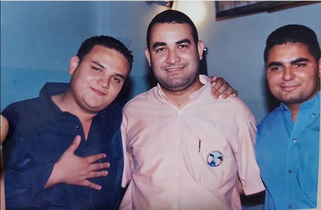 ELRINCONVLLENAT's tweet photo. #silvestredangond su amigo #HaroldBecerra #RomanLopez tbt https://t.co/mt6JL0jc10