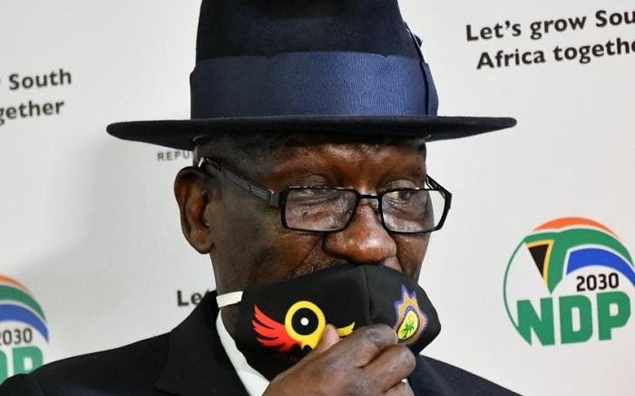 ewnupdates's tweet photo. Bheki Cele: Alcohol sales should still be prohibited https://t.co/YMKIhgFbOI https://t.co/uiZCbzFlzi