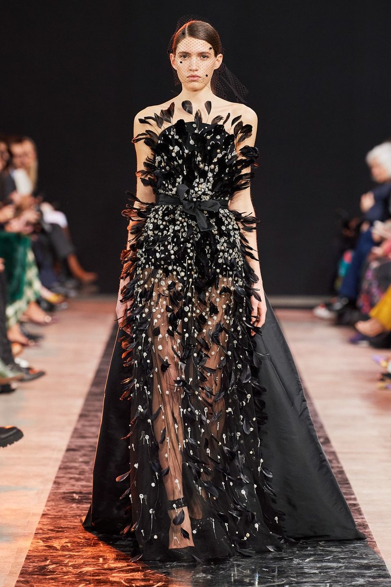 FashionweekNYC's tweet photo. Take a look at the Elie Saab Fall 2020 Collection 😍😍😍 https://t.co/baB2SMxniJ