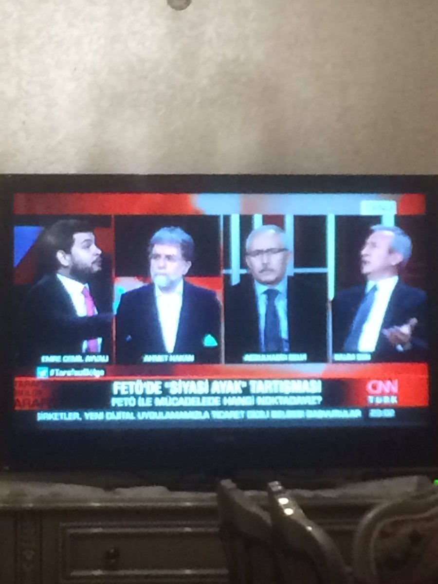 AKP devlet içindeki kemalistleri bertaraf edebilmek için Fetöcülerle iş birliği yaptı diyen AKParti Medya Başkan Yardımcısı <a href="/emrecemil35/">Emre Cemil Ayvalı</a> istafa etmiş. Yok yok istifa değildir o istifa olsa duramazsın... <a href="/birincimucahit/">Mücahit Birinci</a> #emrecemilayvalı