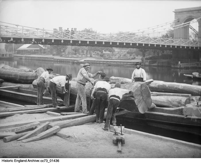HE_Archive's tweet photo. Workmen loading logs onto a barge at Marlow Bridge, Buckinghamshire. They are using jacks and wedges to roll a tree trunk along a ramp of planks. Follow this link to find a version of the image that you can enlarge and zoom; https://t.co/LB3nfoY7ii
#workinthepast #ExploreArchives https://t.co/ttvh61EXKq