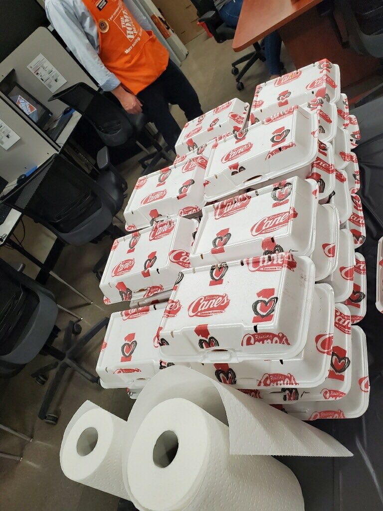 Through all the challenges, our associates shine!  Taking care of each other, taking care of our customers and living our values!  Thank you Team 3318! @thdsaltarelli <a href="/TonjaBarnicle/">Tonja Barnicle</a>