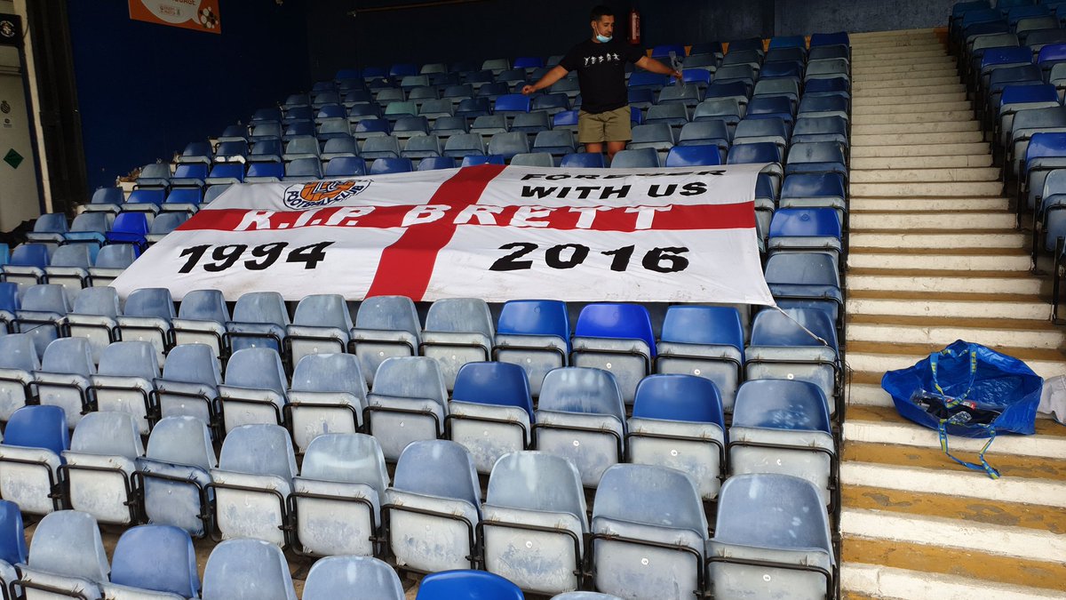 GingerJ85's tweet photo. Making sure the world see the flags for when ⚽️ returns
#RIPBrett https://t.co/LH6odw2k3e