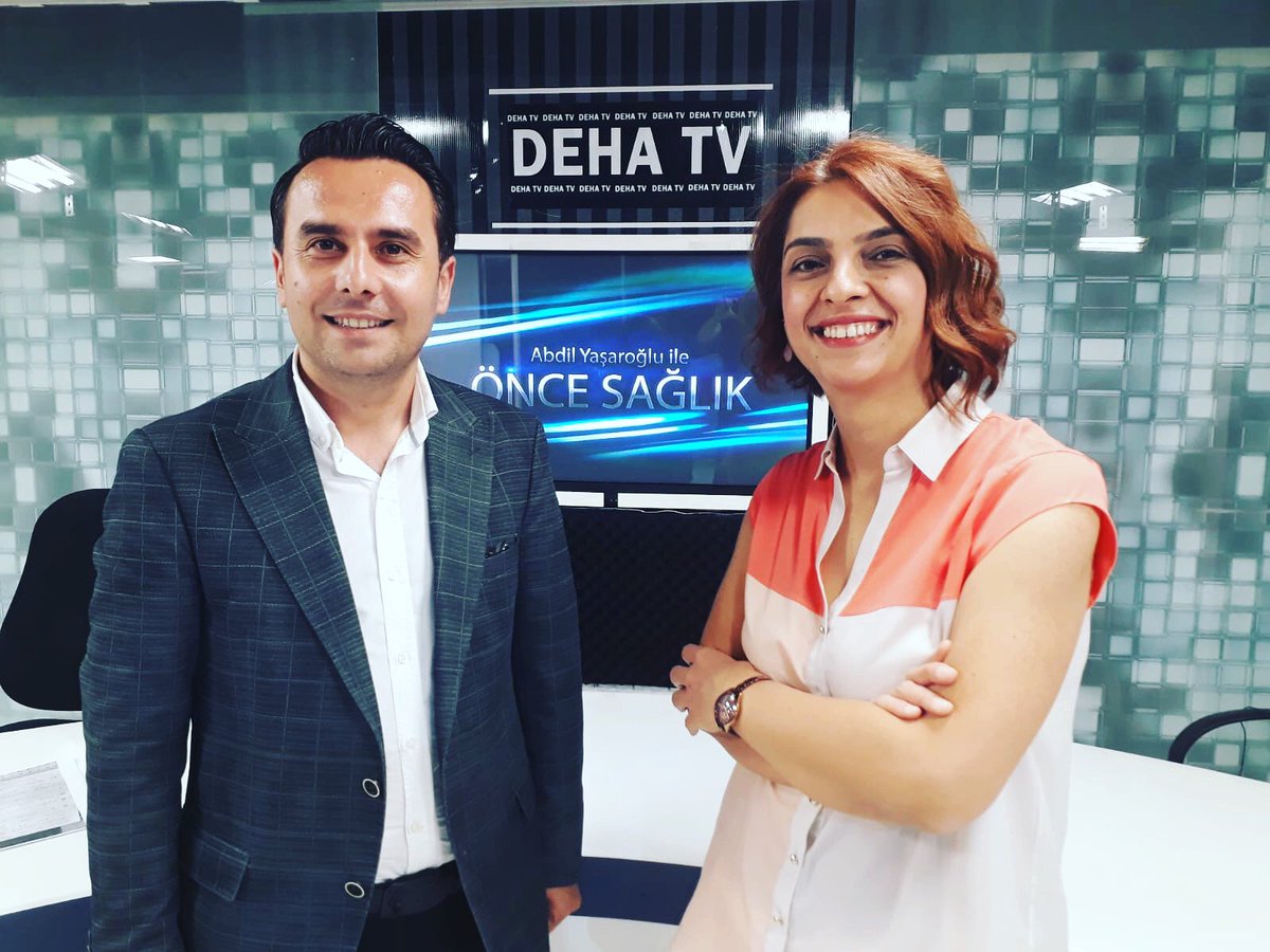 ayasaroglu's tweet photo. Özge hanımla #Dehatv Canlı yayınındayız. Op. Dr. Özge Güngör Akkuş https://t.co/a1ZcyevS6f