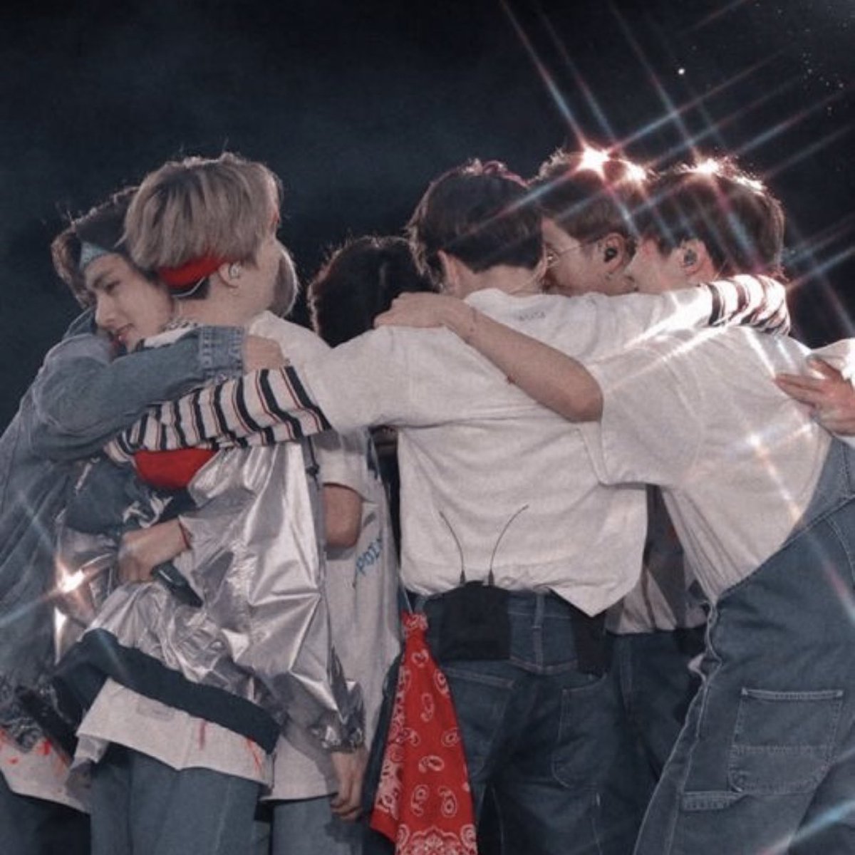 Uvaluh's tweet photo. "𝙴𝚜𝚝𝚞𝚟𝚒𝚎𝚛𝚘𝚗 𝚎𝚗 𝚎𝚕 𝚖𝚘𝚖𝚎𝚗𝚝𝚘 𝚚𝚞𝚎 𝚗𝚊𝚍𝚒𝚎 𝚖á𝚜 𝚙𝚞𝚍𝚘 𝚎𝚜𝚝𝚊𝚛."✨💜

#WeWalkWithBTSBecause
@BTS_twt https://t.co/hCDQam9X77