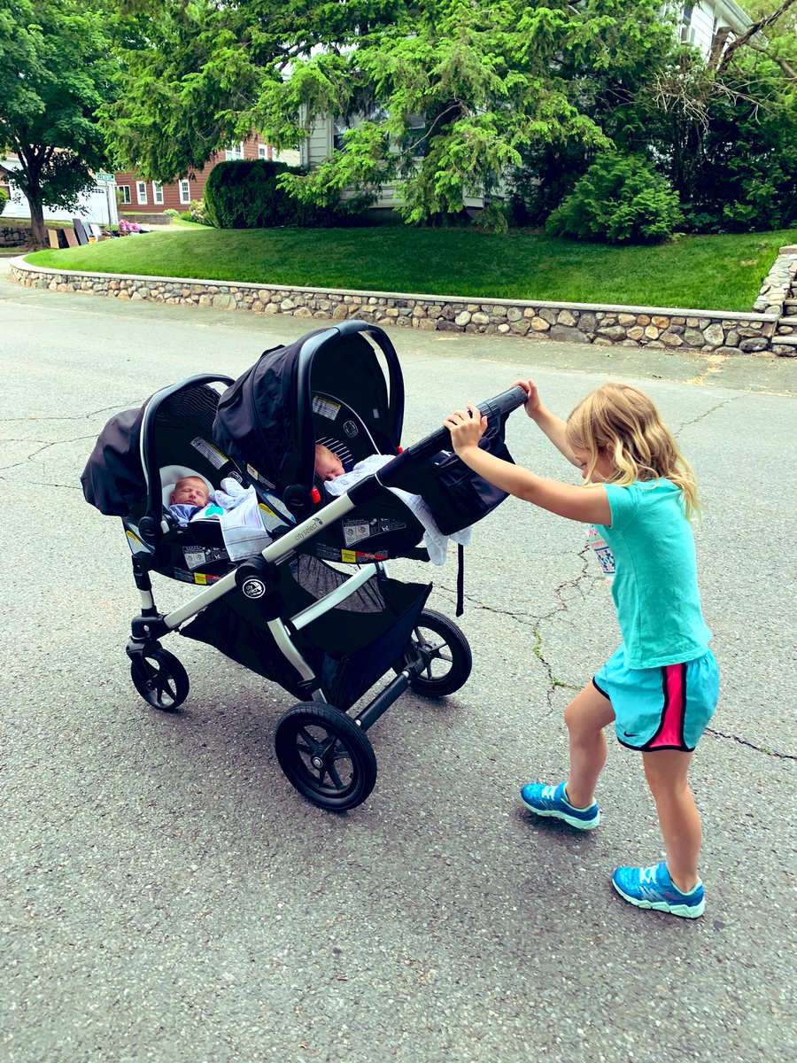 sarahwroblewski's tweet photo. Itโs called cardio kid... #MorningWalk #UpHill #DoubleStroller #GymClass #BisSisDuties https://t.co/AXl8PgVbr3