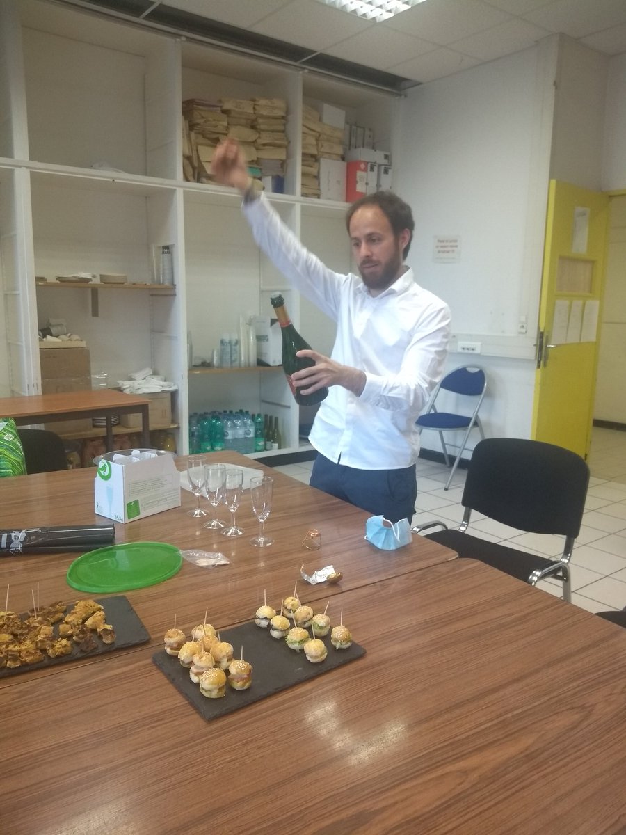 TreepVieira's tweet photo. Bravo Pierre... nouveau docteur!#lbbe #treep @pbeldade @PatGib71 @Dros_EU https://t.co/wXqenzukJW