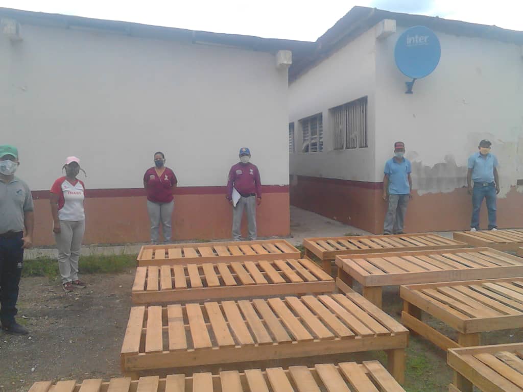salainass's tweet photo. #ResumenInass
El CSSR Agustín Capobianco Sánchez del Edo Cojedes, recibió un donativo de 10 camas individuales elaboradas en Madera de Eucalipto para los adultos y adultas mayores residentes, Por Parte de la Empresa Desarrollos Forestales.
#Plan7Mas7Seguro  @gladysrequena https://t.co/tScWINdEjt