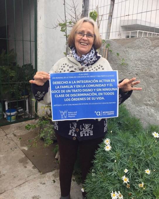 Como antesala al Día Mundial de Toma de Conciencia del Abuso y Maltrato a la Vejez, desde el Municipio se realiza una campaña de sensibilización sobre los derechos de las adultas y adultos mayores.
📷Concejala Municipal Mirtha Villasante 
📷Mary Silva Red de adultos <a href="/Comunal17/">Comunal Diecisiete</a>