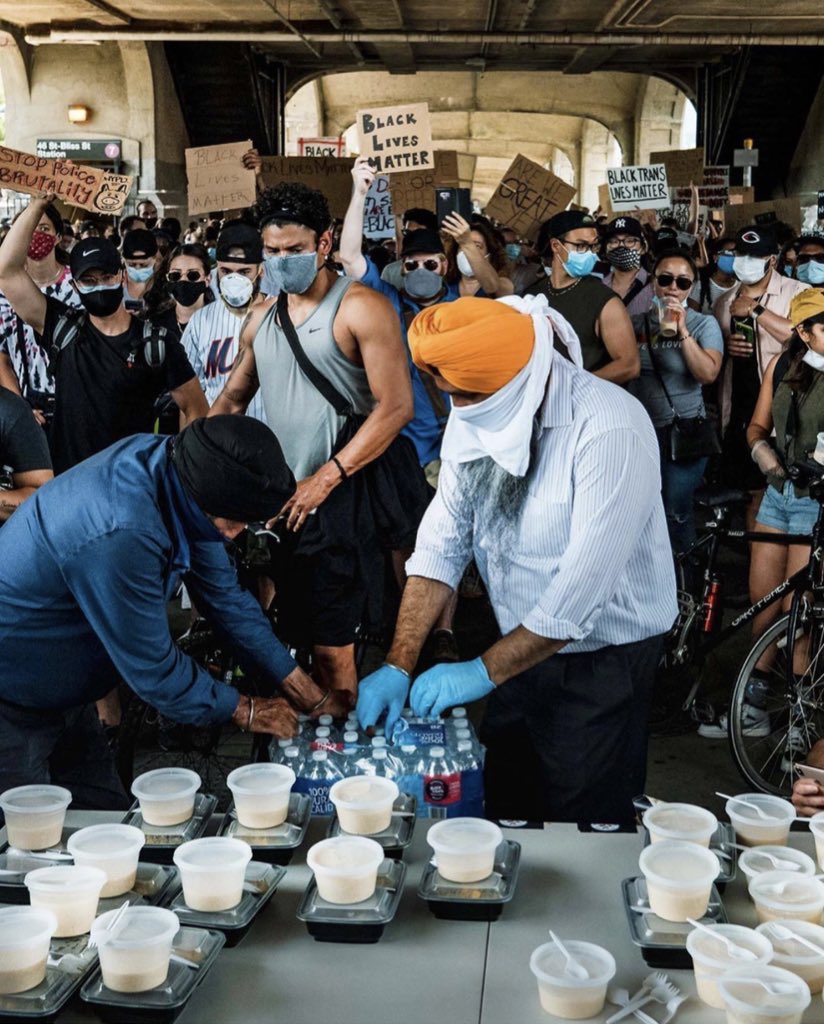 desifinesse's tweet photo. |NYTIMES| How to Feed Crowds in a Protest or Pandemic? The Sikhs Know.

The Sikh Center(New York,Queens Village) has served more than 145,000 free meals in the last two months, as part of their faith tradition of feeding anyone in need. https://t.co/G0XL7UvseV
