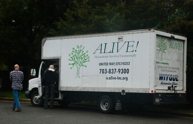 ALIVE4AlexVA's tweet photo. Free meals and Groceries from ALIVE!-TODAY 4 pm - 5:30 pm at Charles Houston parking lot and at Landmark Mall 5:00 p.m. thanks to @WashingtonStUMC  and Royal Restaurant-@WCKitchen for the meals and @hfreealexandria and @Volalex  Drive thru, or bring an umbrella! https://t.co/50zog1pOI9