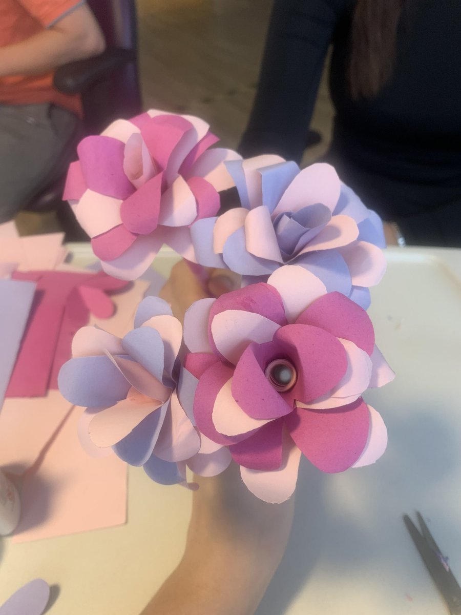 meganda48344610's tweet photo. Today one of my teens thought me how to make paper roses, which she then gave to the nurses I love learning new things from our patients 🥰 #play #Hospital #playleader #artandcraft #northmidnhs https://t.co/6htdnZDHRK