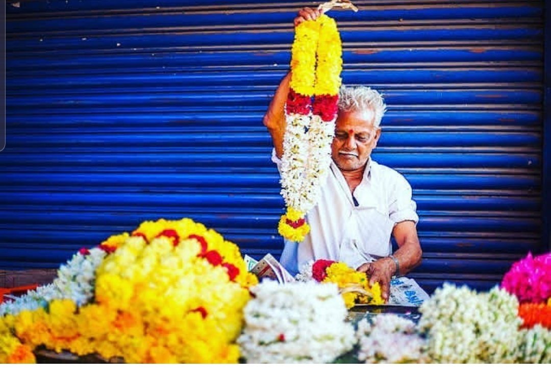 विकायचं ठरवलं तर फुल सुद्धा तराजूत टाकावी लागतात...विकणाऱ्याने फुलाचं वजन विकाव ,सुगंध वेड्या माणसानं वजनात  किती फुल्  येतात..हे मोजू नये...
व पु काळे...☝️