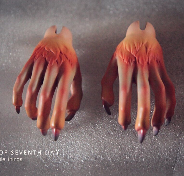 Story7days's tweet photo. These special body parts are integrated with JinWu's Faceup and tattoo. This is an unconventional color combination, very publicity, dangerous atmosphere. I think such a god must be somewhat arrogant and inaccessible.
+
#bjd #bjddoll #bjdfaceup #bjdmakeup #doll #faceupartist https://t.co/bjMXdYrpt2