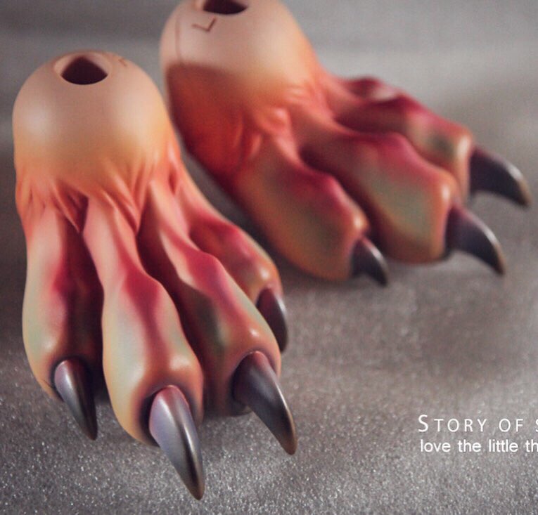 Story7days's tweet photo. These special body parts are integrated with JinWu's Faceup and tattoo. This is an unconventional color combination, very publicity, dangerous atmosphere. I think such a god must be somewhat arrogant and inaccessible.
+
#bjd #bjddoll #bjdfaceup #bjdmakeup #doll #faceupartist https://t.co/bjMXdYrpt2