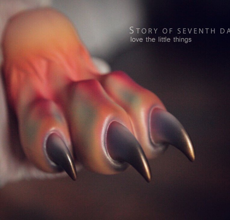Story7days's tweet photo. These special body parts are integrated with JinWu's Faceup and tattoo. This is an unconventional color combination, very publicity, dangerous atmosphere. I think such a god must be somewhat arrogant and inaccessible.
+
#bjd #bjddoll #bjdfaceup #bjdmakeup #doll #faceupartist https://t.co/bjMXdYrpt2