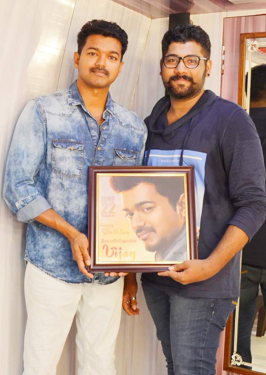 Stephen_VFC_64's tweet photo. *#ThrowBack #ThalapathyBirthday😎🔥✨ #CommonDPDesigner #ClintonRoach & #Thalapathy❤😍😍😘😘👌👌👌👍*
#Master https://t.co/yGsCp3qPQR