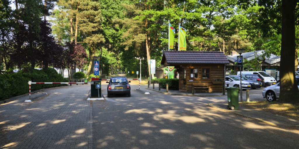 gempeelenmaas's tweet photo. ⛱Op #vakantie in de provincie Limburg? Bezoek onze mooie plattelandsgemeente. Gastvrije campings, natuurgebieden, kunst en cultuur en nog veel meer. En wil je #overnachten, dan ben je in Peel en Maas ook nog het #goedkoopst uit met een toeristenbelasting van 1 euro p.p.p.n. https://t.co/Qo2RwmdULe