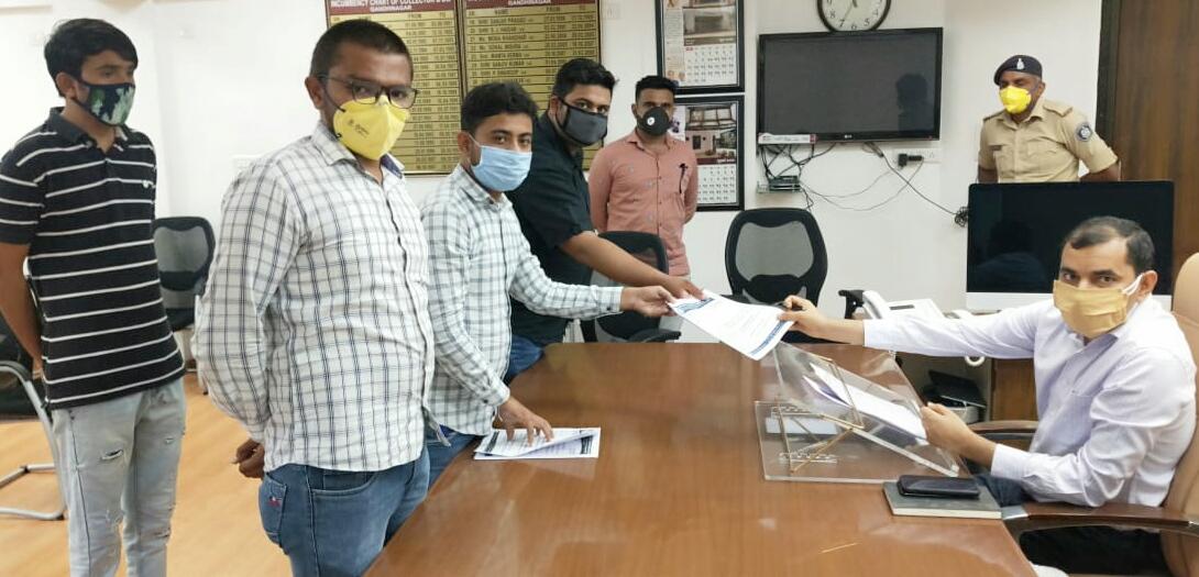 nsui's tweet photo. गुजरात NSUI के कार्यकर्ताओ द्वारा इस महामारी के चलते छात्र छात्राओं को बिना परीक्षा प्रमोट की मांग को लेकर गुजरात के सभी जिलों में कलेक्टर को ज्ञापन दिया गया।
#PromoteStudentsSaveFuture https://t.co/pfLBbUCNgE