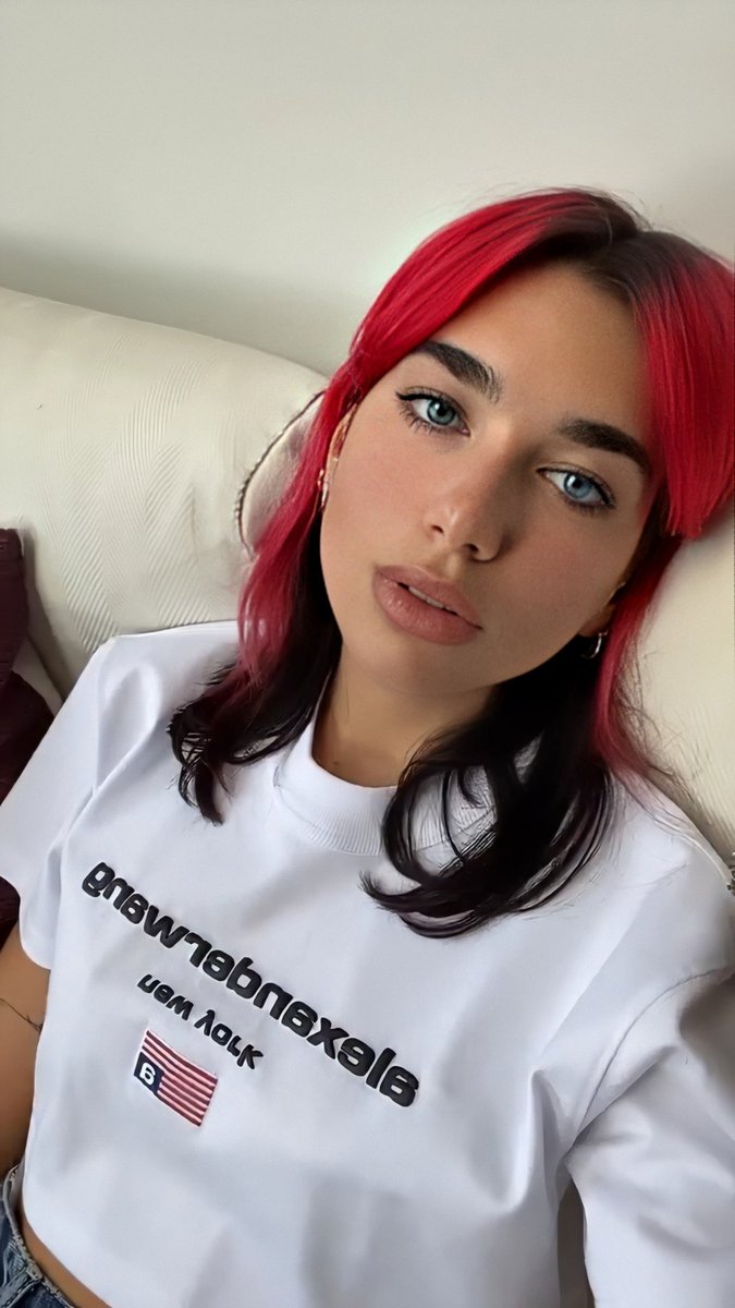 dualipanoticia's tweet photo. Dua lipa's new color hair 🍒 https://t.co/p1cJfiJkcj