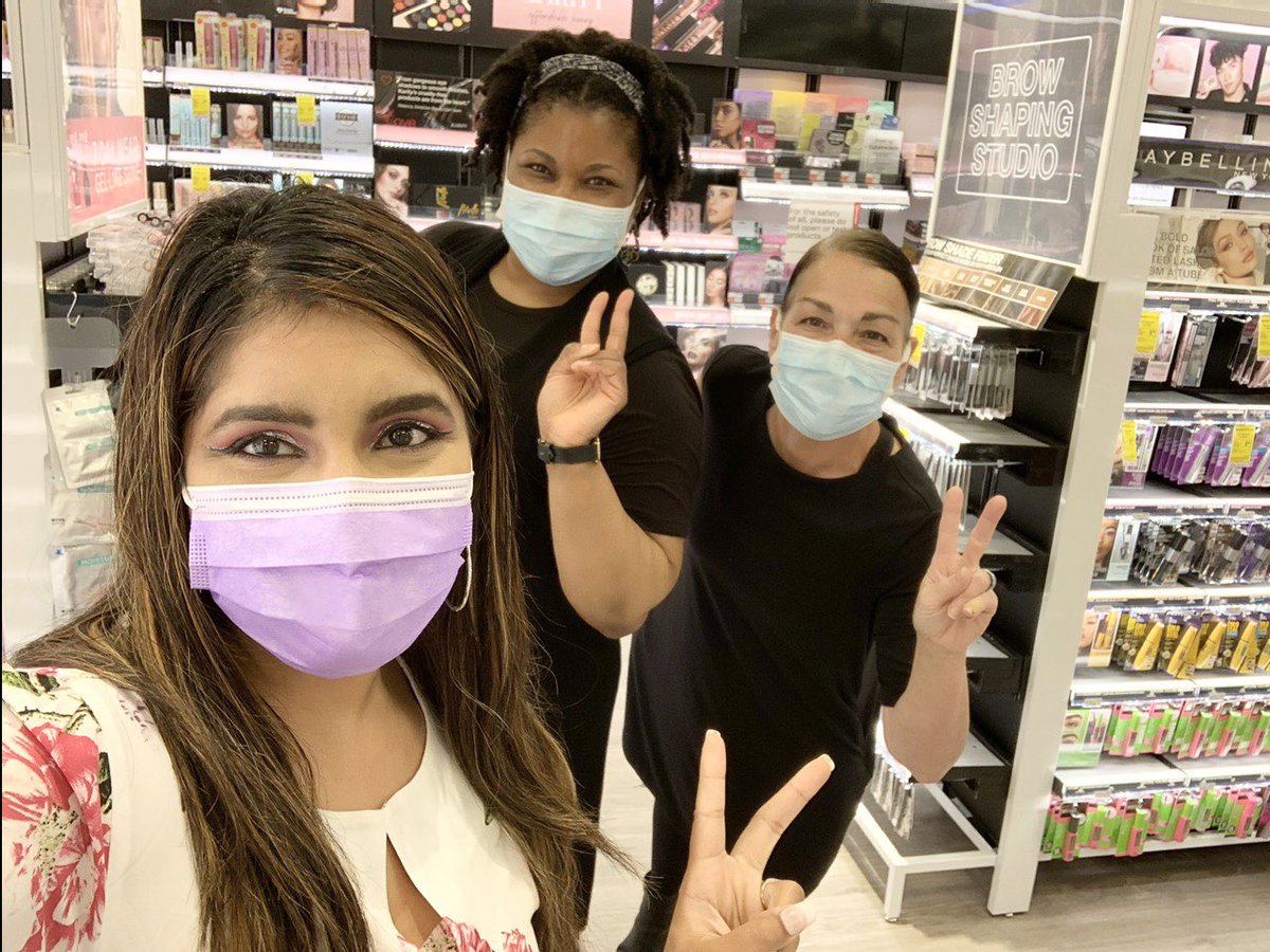 NRamdhanCVS's tweet photo. Always a pleasure to having our Senior Advisor of Beauty  @lisa_CVSbeauty visit !! Thank you Lisa and Shea for a great day ! #BeautyIRL #Beautyunaltered #TheMightyR70 #DynamicD2 https://t.co/bZUSfA5SzN