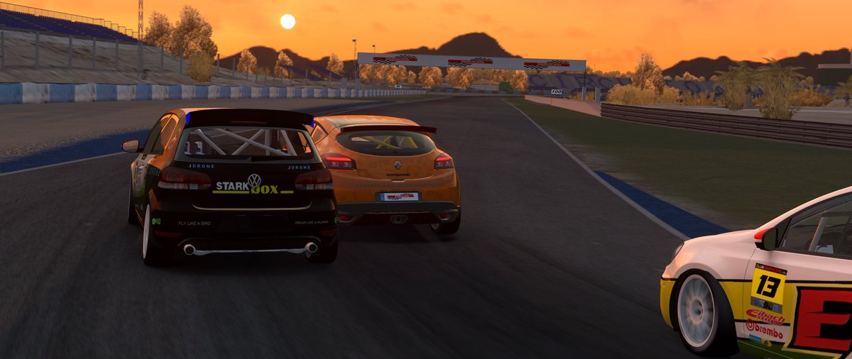 Diego_Chama's tweet photo. El GP4 de la LNT2 de @club_simracing de ayer ha sido una auténtica agonía por los problemas en los frenos que me han hecho limar las ruedas y no seguir el ritmo... Pero nos lo hemos pasado bien peleando con Raúl en las últimas vueltas aguantando como podíamos 🐺 https://t.co/qldxe34hxV