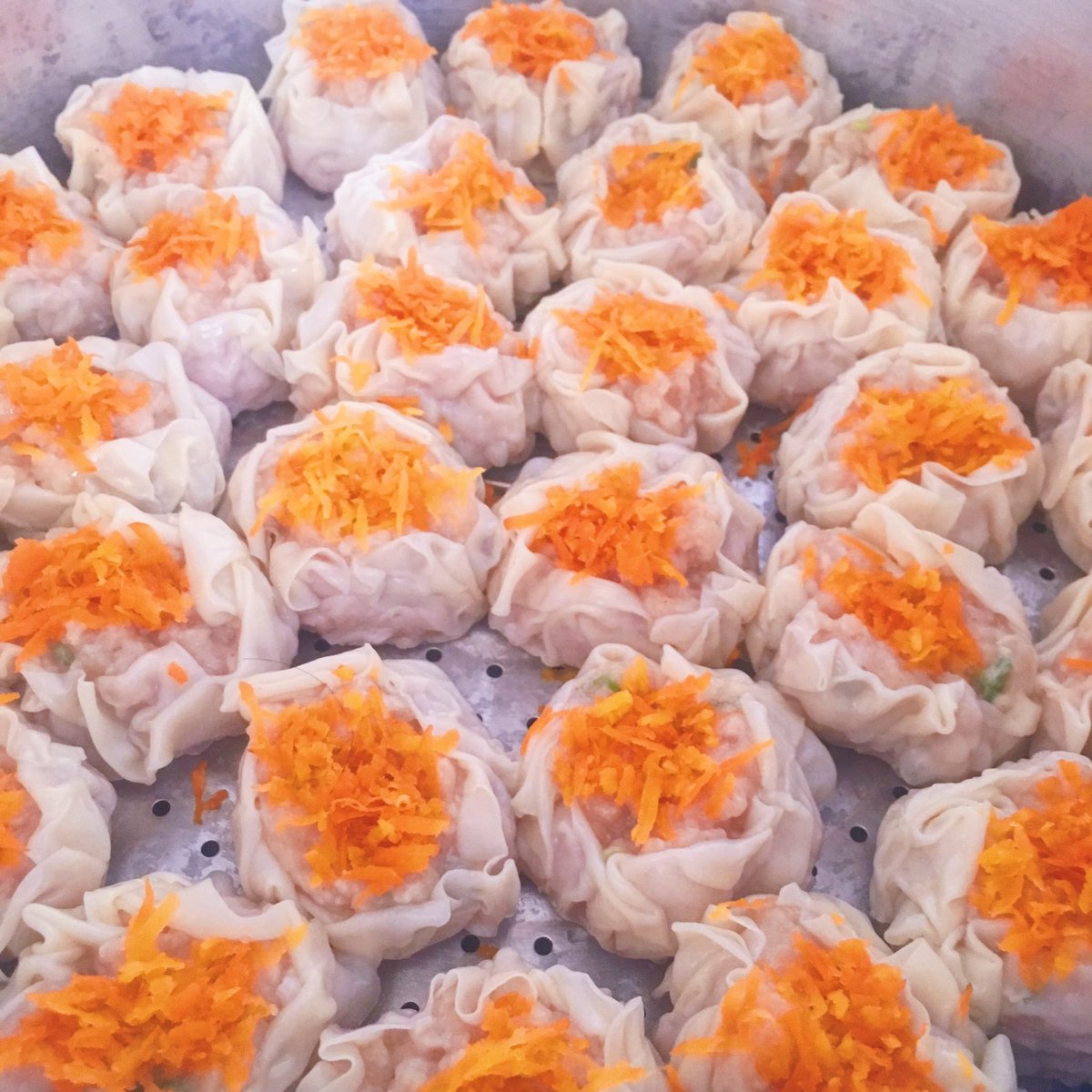 Hai <a href="/Prambors/">prambors</a>, aku punya bisnis rumahan nih. Bisnis bikin dimsum + saos homemade . Awalnya cuma iseng eh skrg keterusan karna orderan membludak tiap hari nya .  #PramborsIniBisnisGue