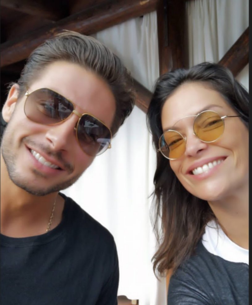 vale_ria_'s tweet photo. Una diretta h24 della reunion #gfvip ce la meritavamo πππ
Belli loro
#andreadenver
#partick
#fabiotesti
#adrianavolpe
#montovoli
#fernandalessa
#teresanna
#denverick
#volver
#volverick https://t.co/3iN90UTi7O
