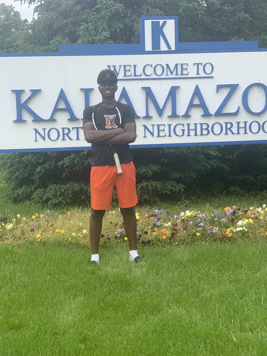 D_money1212's tweet image. Grew up on food stamps
single mother household
Lost father to brain cancer at 5
Lost mother to breast cancer at 14
Lost grandma to an aneurysm junior year
Made it out the psych ward
Presidential ambassador
Captain of nationally ranked tennis team
B.A. Computer science 
3.3 GPA