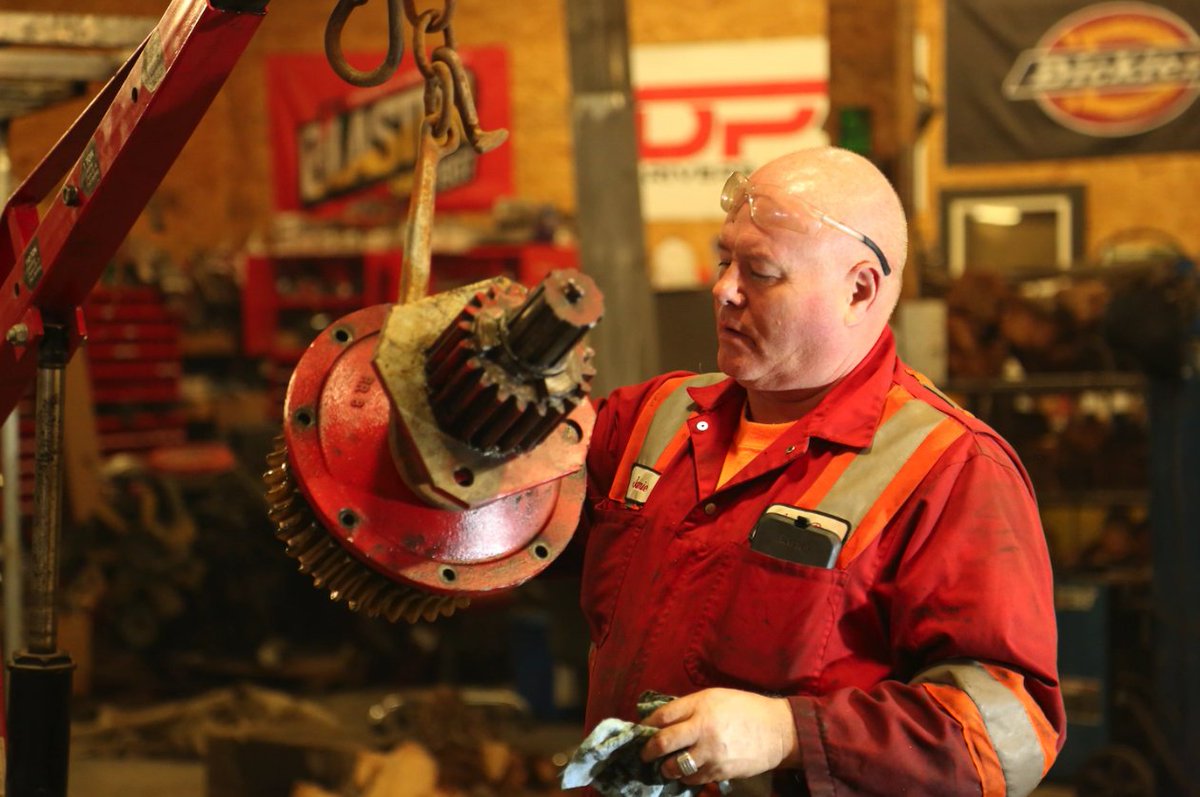 HWYThruHell's tweet image. Jamie's passion for vintage Holmes wreckers is legendary. As a young man Jamie worked as a mechanic, and to this day tinkering with trucks is how he likes to spend his down time. #HWYThruHell #MightyMo