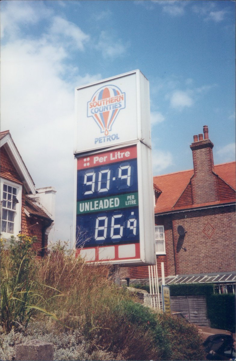 Day 172 of  #petrolstationsSouthern Counties, Hillcrest Garage, St Leonards-on-Sea, Sussex 2000  https://www.flickr.com/photos/danlockton/16269590402/  https://www.flickr.com/photos/danlockton/16244486456/Southern Counties Fuels, now part of  @CertasBusiness, used this hot air balloon logo for a while in the 90s. What's the gold car?