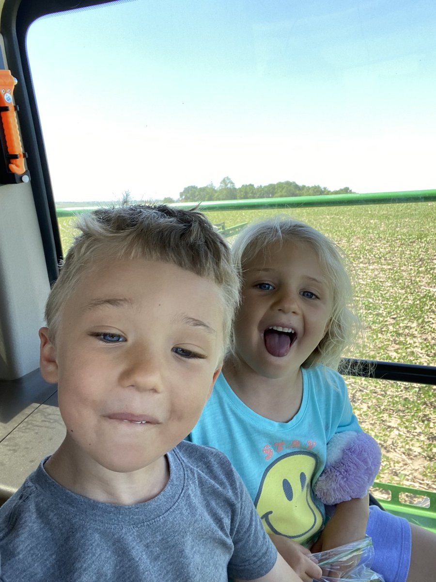 satumb_tim's tweet photo. I feel a lot more secure when these 2 are in the sprayer with me. #xtendbeans. https://t.co/vdMUwTN3fW